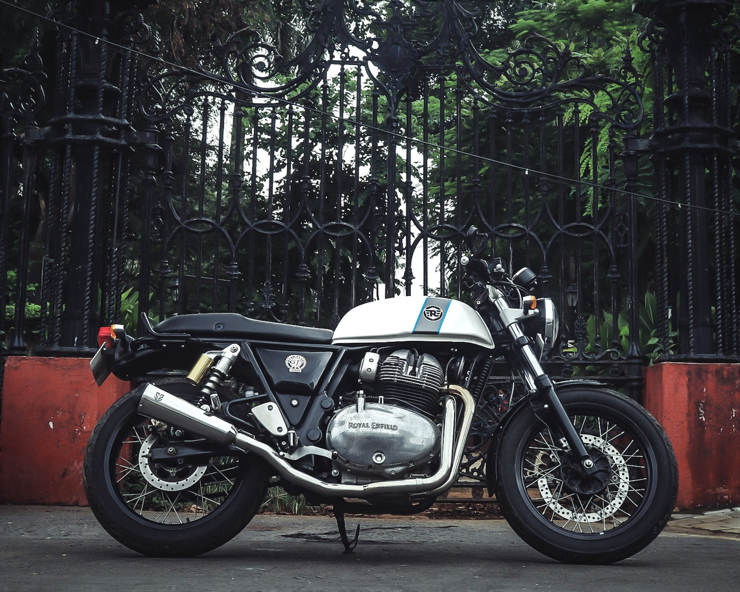 Royal Enfield 650 2 x 1 Full System Exhaust with FAT CAN - Interceptor / Continental GT