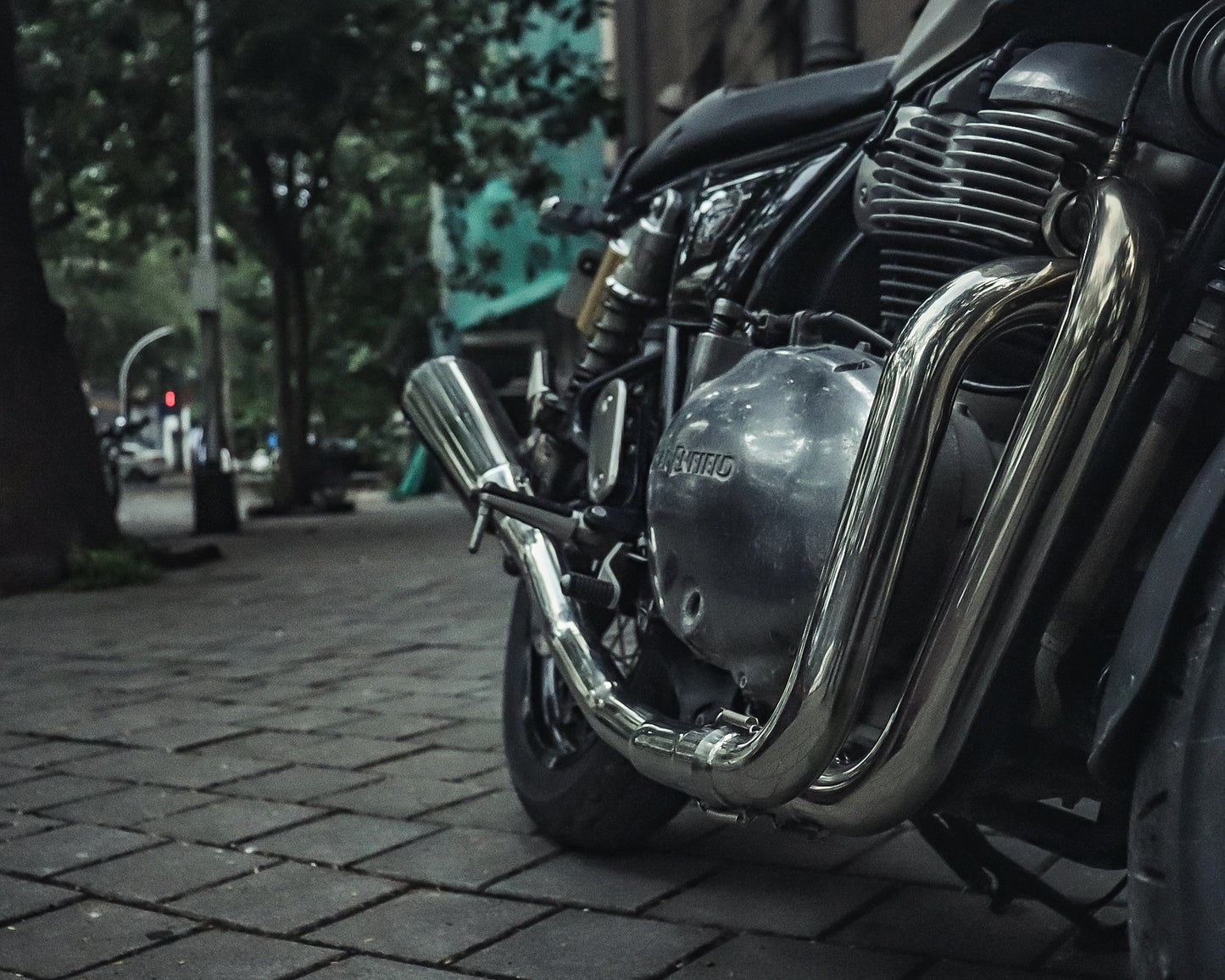Royal Enfield- 2 x 1 Full System Exhaust with FAT CAN - Interceptor 650 / Continental GT 650