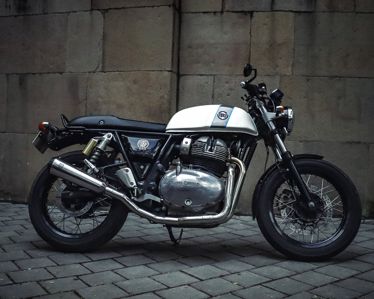 Royal Enfield 650 2 x 1 Full System Exhaust with FAT CAN - Interceptor / Continental GT