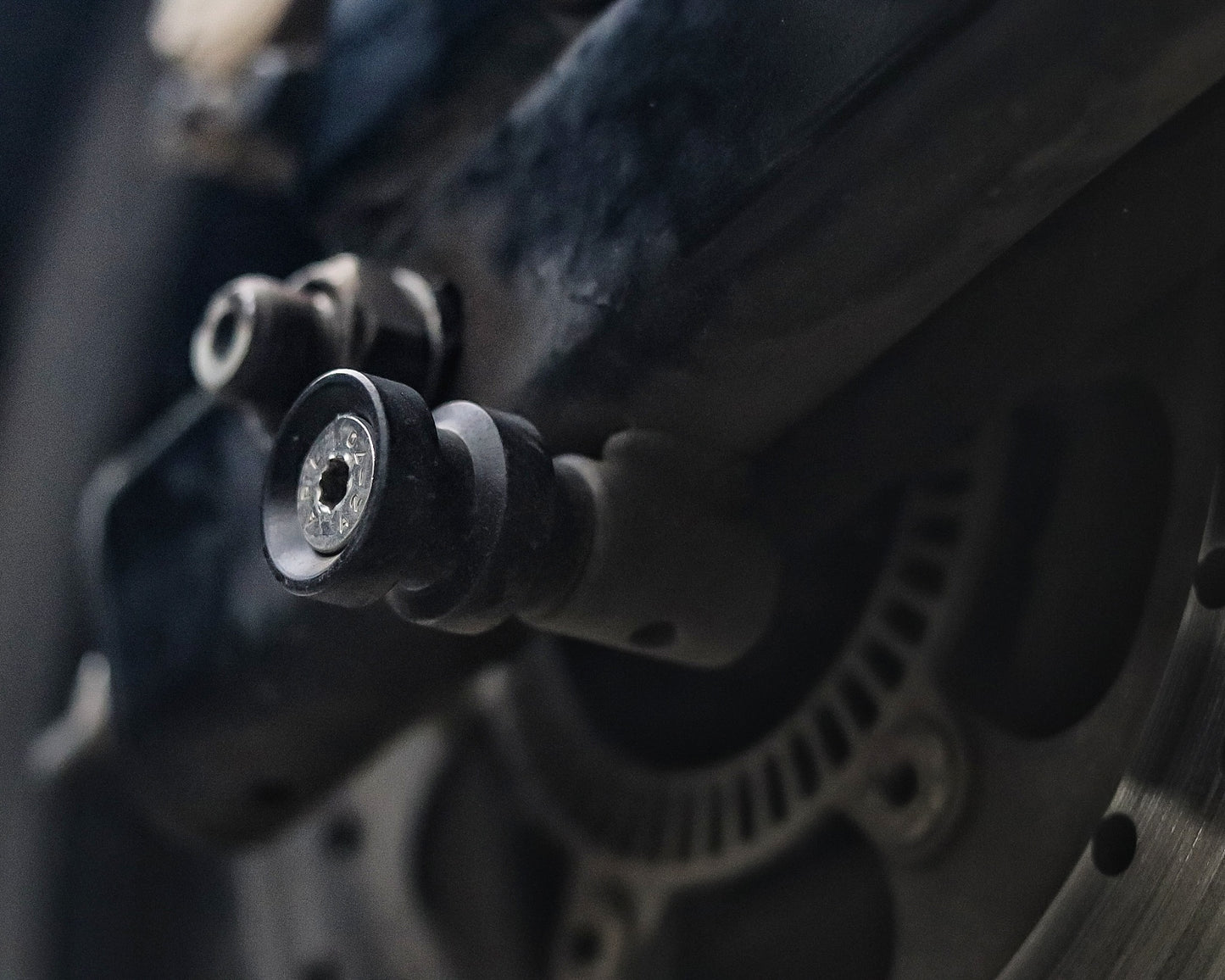 Royal Enfield Interceptor/Continental GT 650- Swingarm Spools
