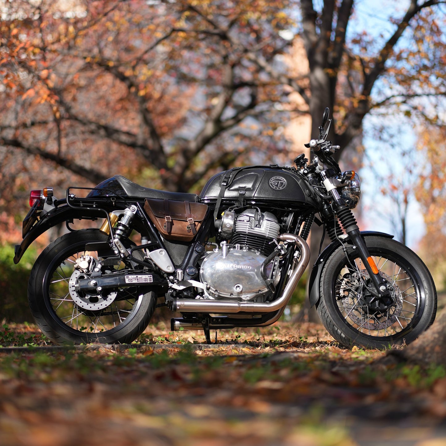 Royal Enfield- 2 x 2 Full System Exhaust with SHORT CANS - Interceptor 650 / Continental GT650
