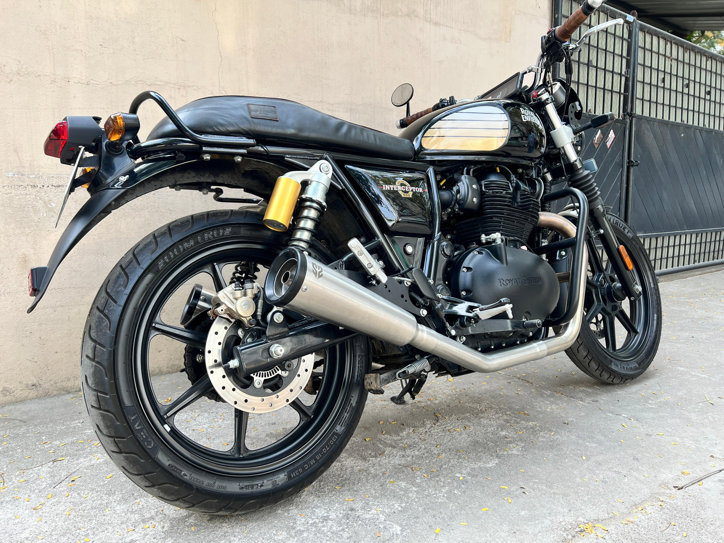 Royal Enfield- 2 x 2 Full System Exhaust with FAT CANS - Interceptor 650 / Continental GT 650