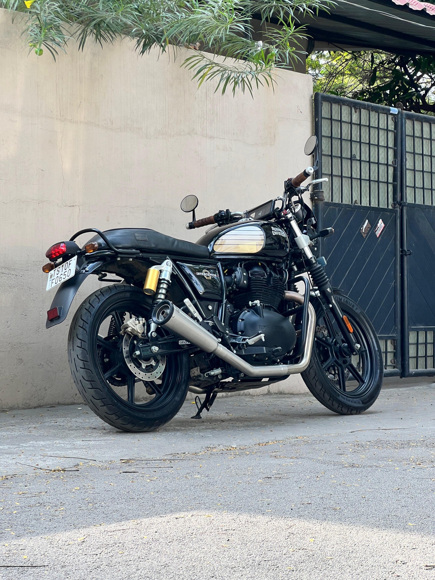Royal Enfield- 2 x 2 Full System Exhaust with FAT CANS - Interceptor 650 / Continental GT 650
