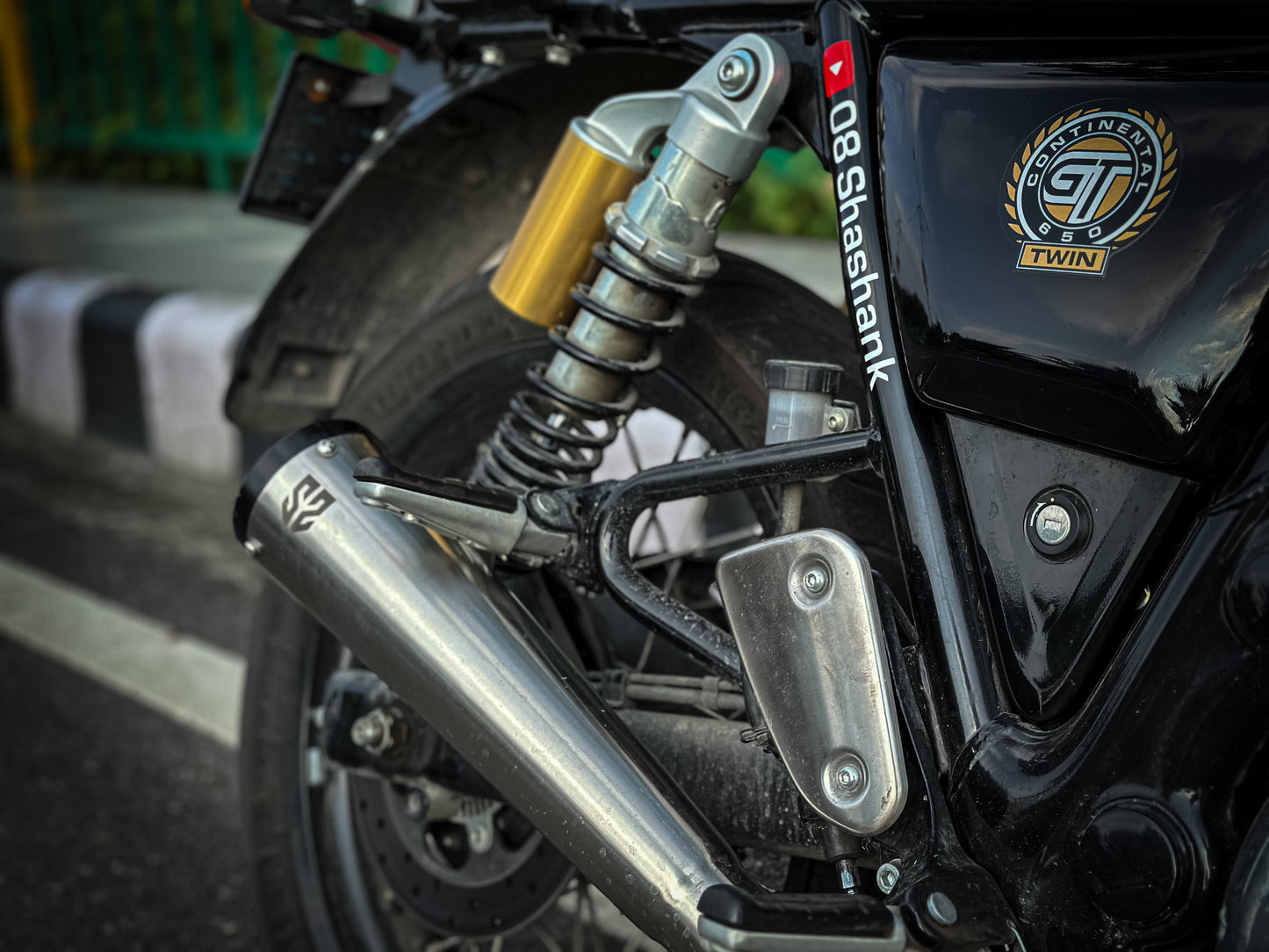 Royal Enfield- 2 x 2 Full System Exhaust with SLIM CANS - Interceptor 650 / Continental GT 650