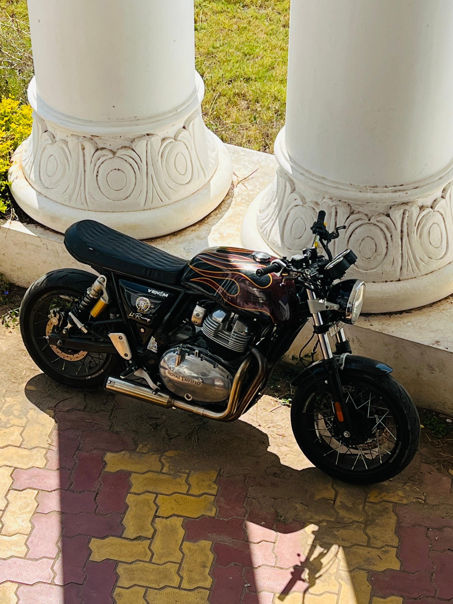 Royal Enfield- 2 x 1 Full System Exhaust with SHORT CAN - Interceptor 650 / Continental GT 650